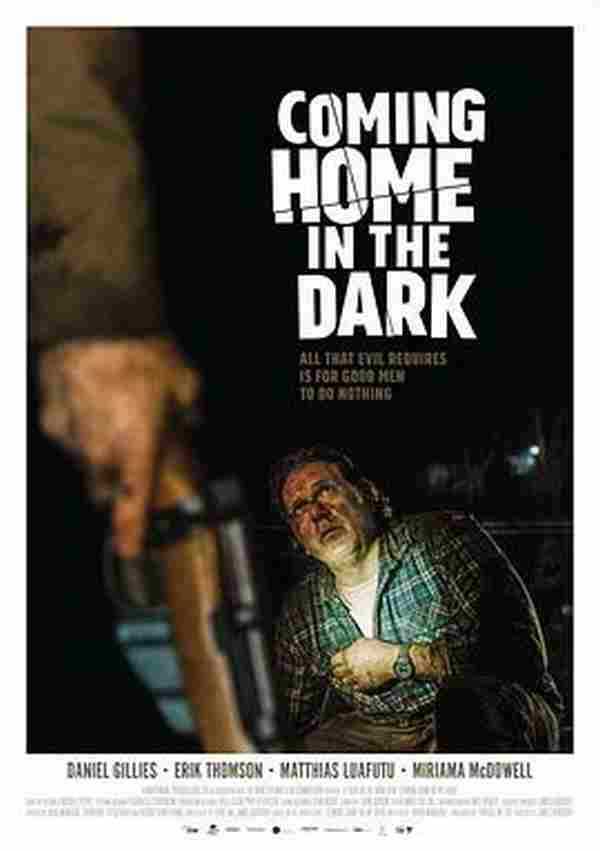 在黑暗中回家 Coming Home in the Dark